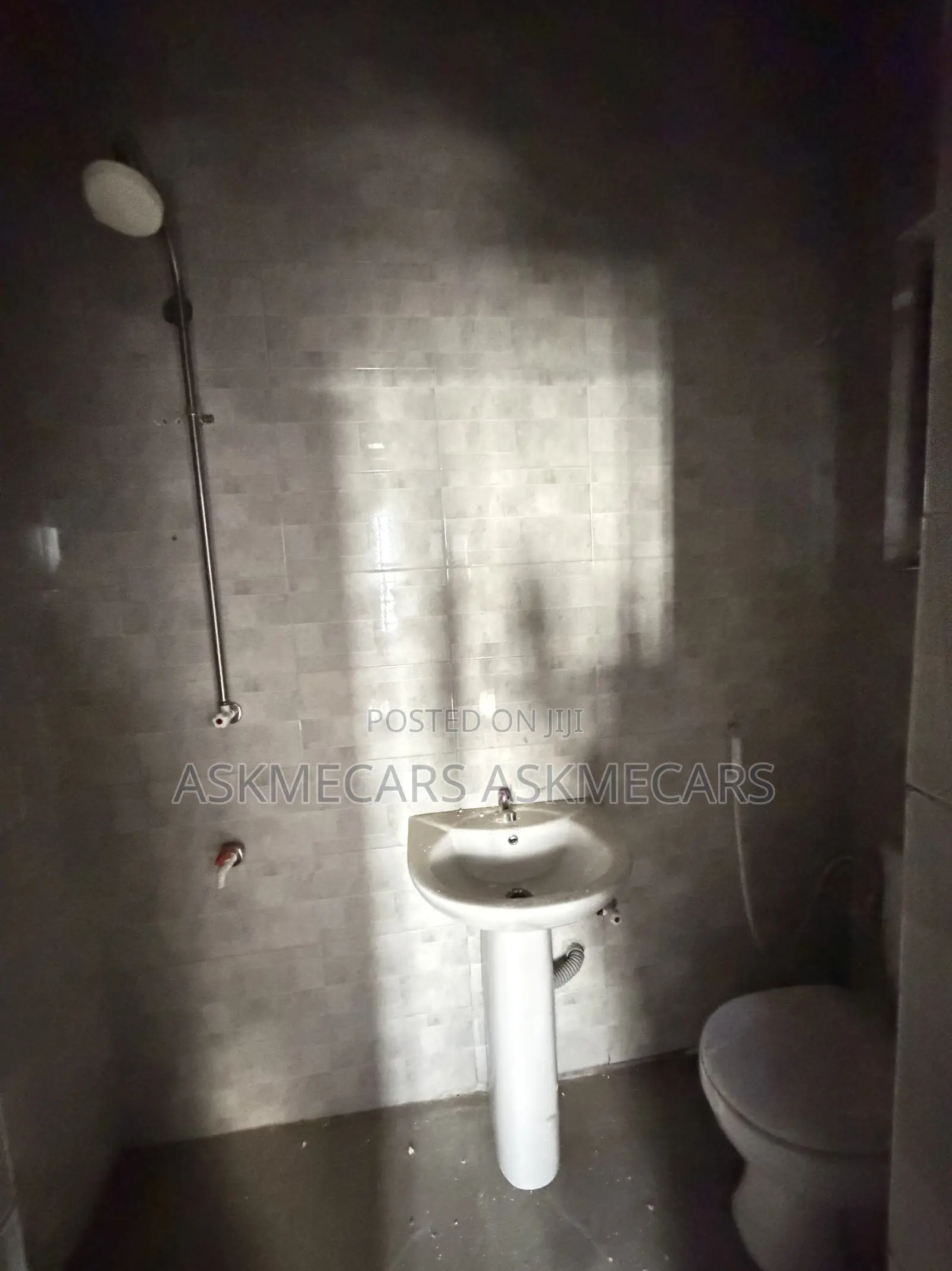 3bdrm Room & Parlour in Adesanya for rent