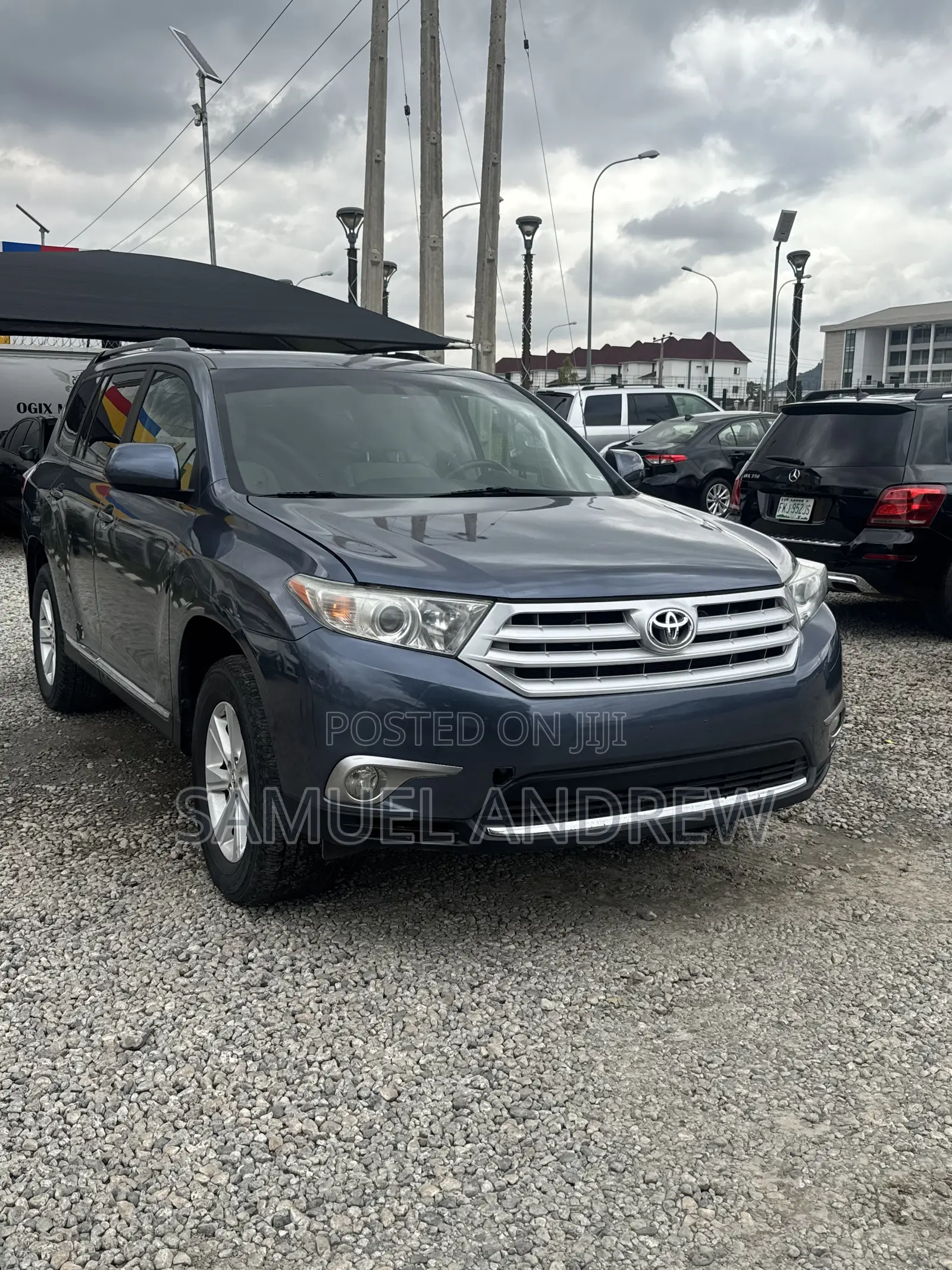 Toyota Highlander SE 2012 Blue