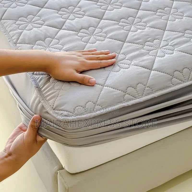 7 by 7 Waterproof Bedsheet Cover With 2 Pillow Case B3s