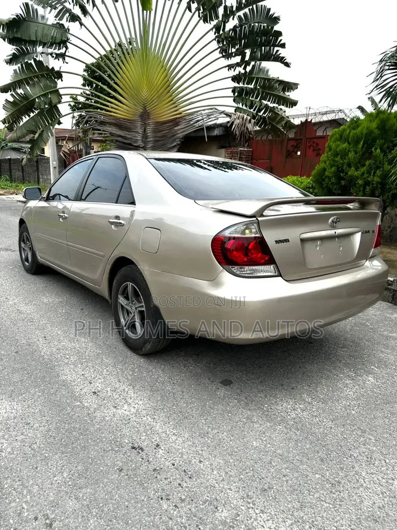 Toyota Camry 2006 Gold