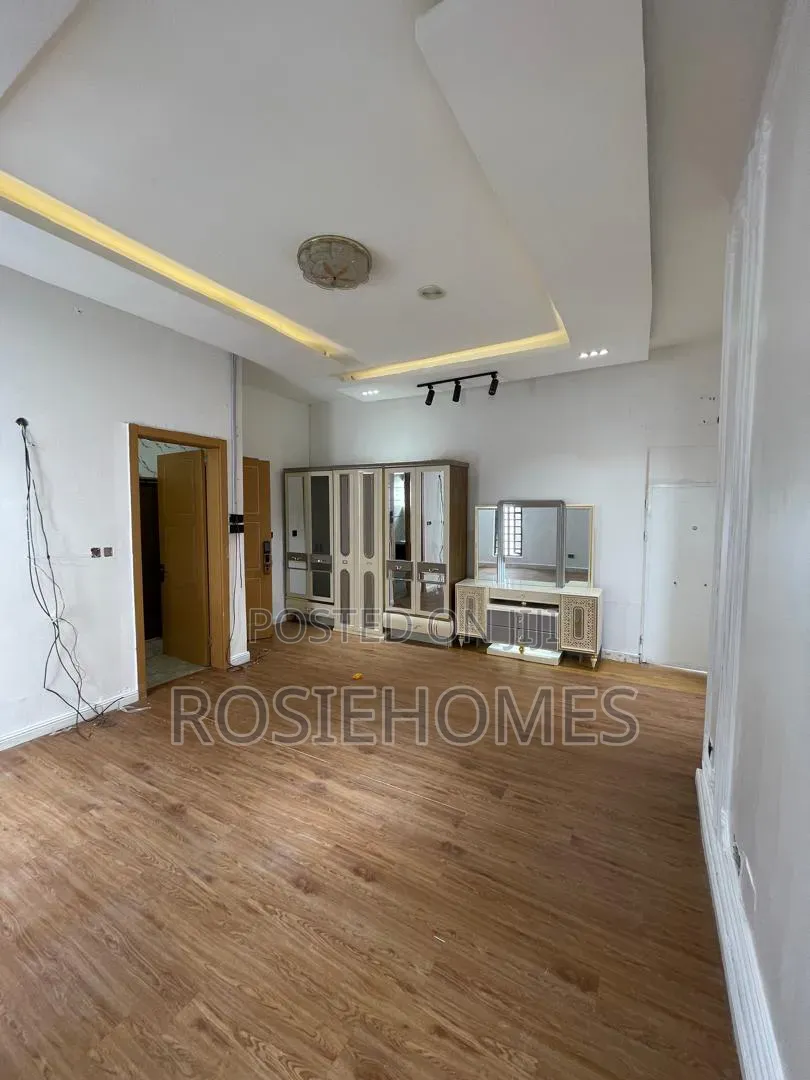 5bdrm Duplex in Ikota Gra for rent