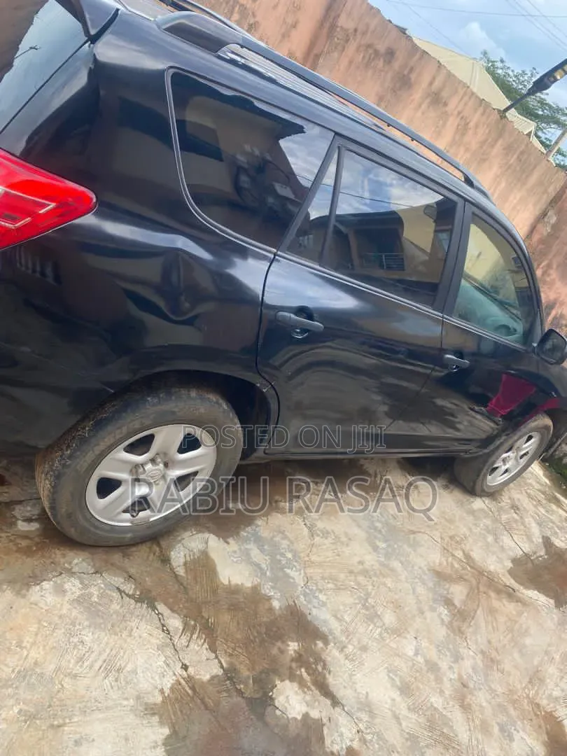 Toyota RAV4 2010 Black