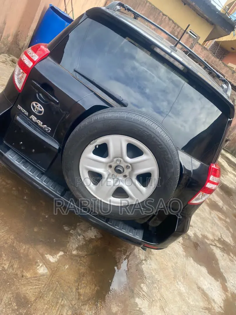 Toyota RAV4 2010 Black