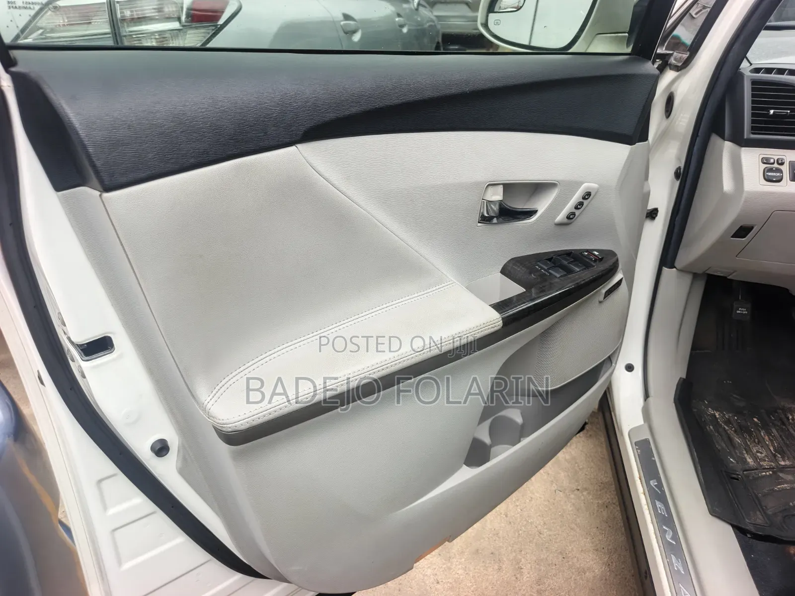 Toyota Venza XLE 4dr Wagon (3.5L 6cyl 6A) 2015 White