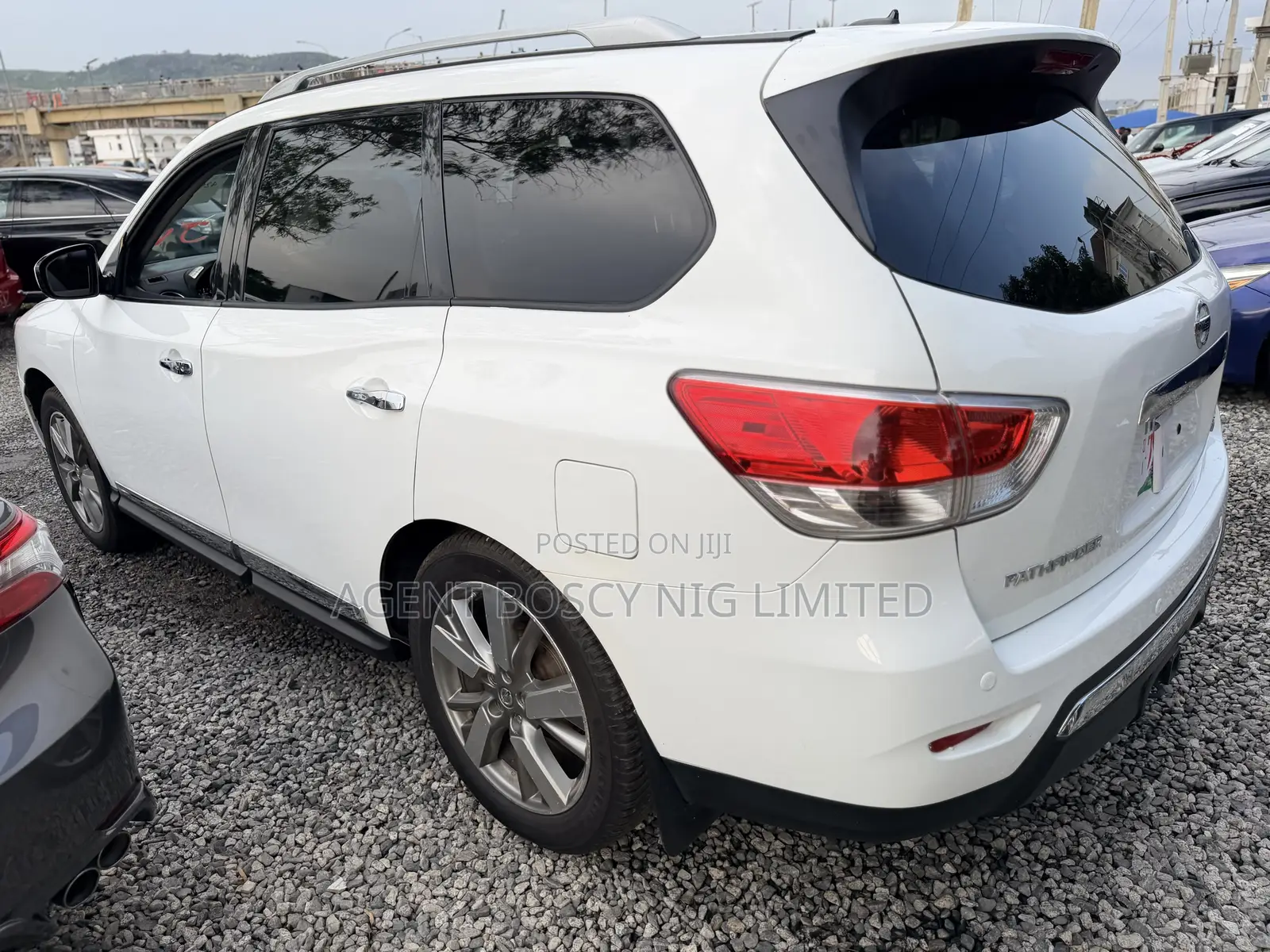 Nissan Pathfinder Platinum 4dr SUV 4WD (3.5L 6cyl CVT) 2014 White