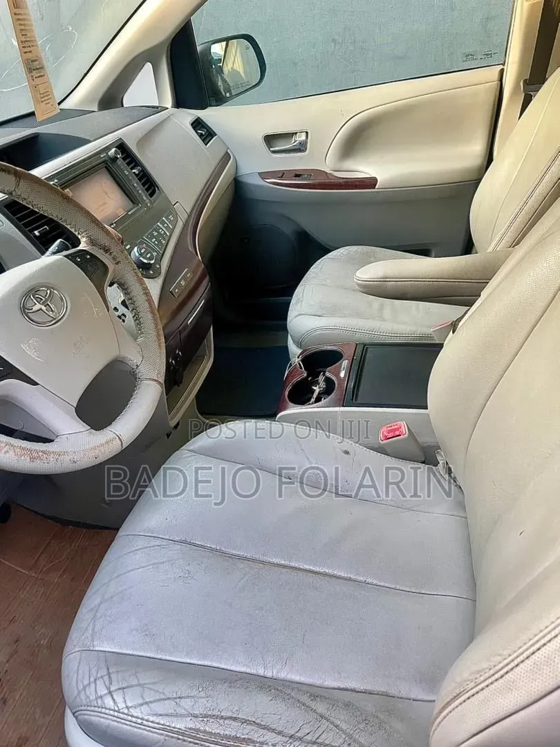 Toyota Sienna XLE AWD 7-Passenger 2013 Gray
