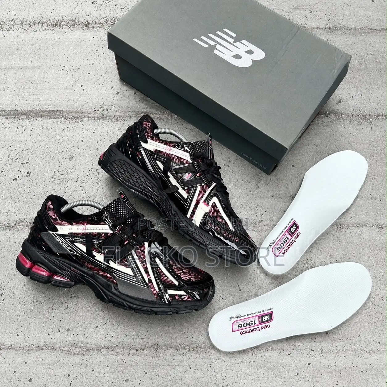 Original New Balance 1906a Dark Rose Sneakers