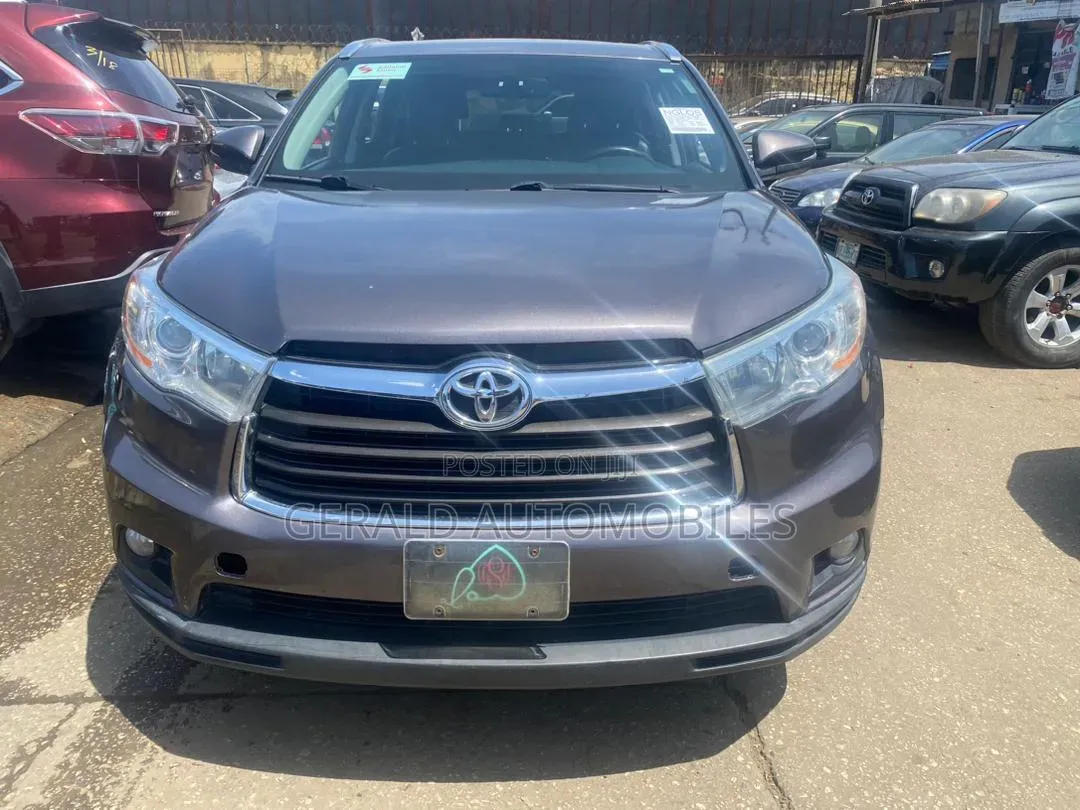 Toyota Highlander XLE 4dr SUV AWD (3.5L 6cyl 6A) 2015 Gray