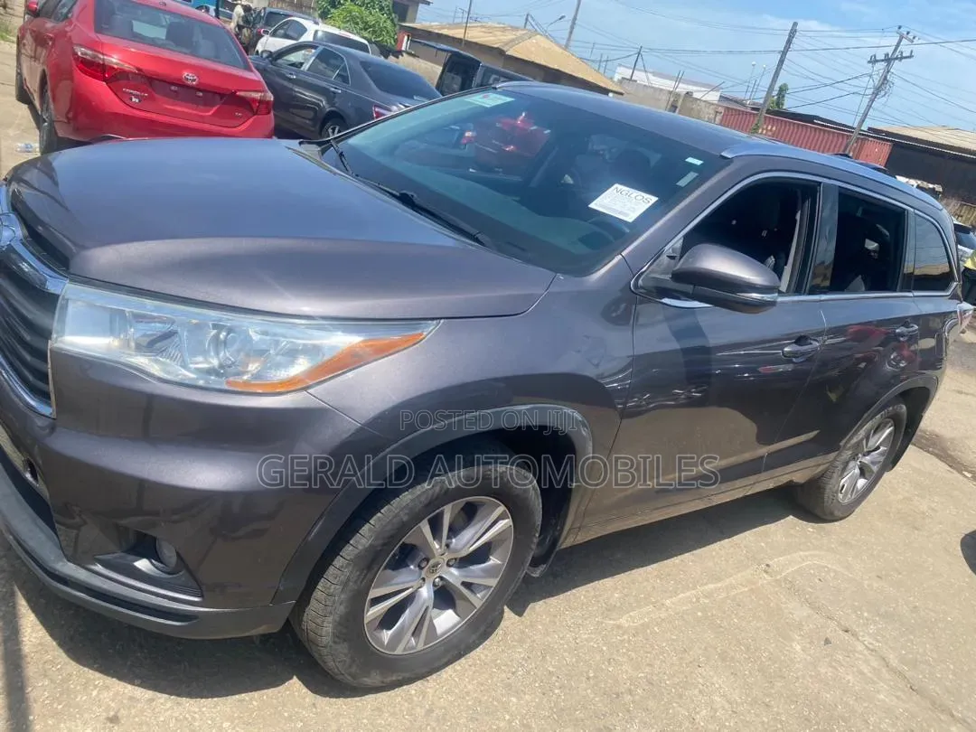 Toyota Highlander XLE 4dr SUV AWD (3.5L 6cyl 6A) 2015 Gray