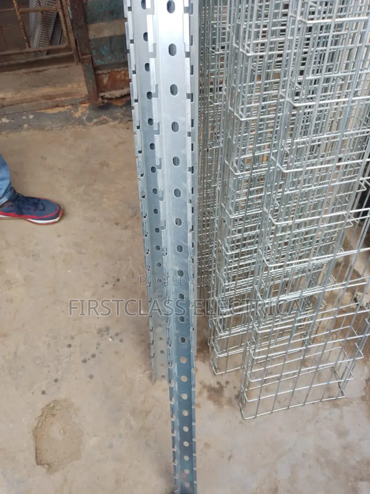 Wire Mesh Hanger
