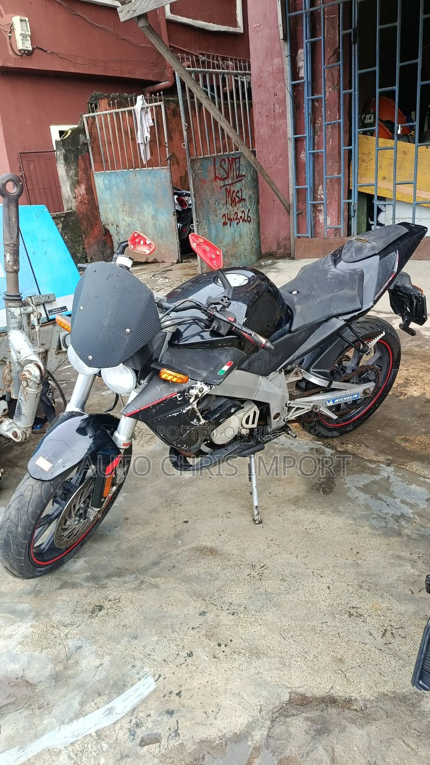 Aprilia Tuono 2017 Black