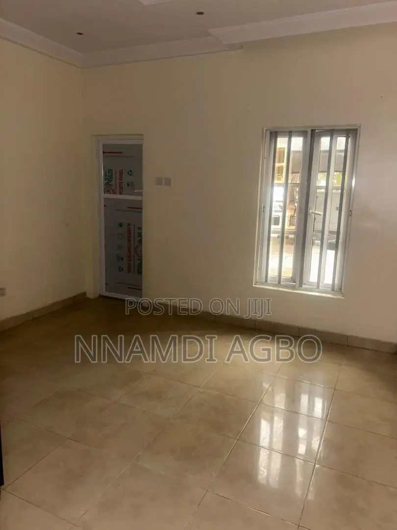 Mini Flat in Ikota for rent