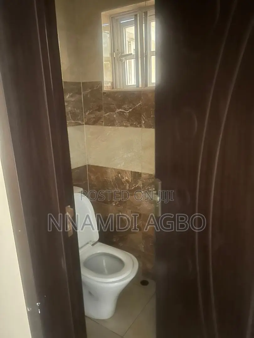 Mini Flat in Ikota for rent