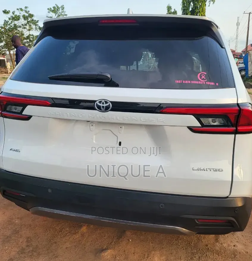 Toyota Highlander Platinum AWD 2024 White