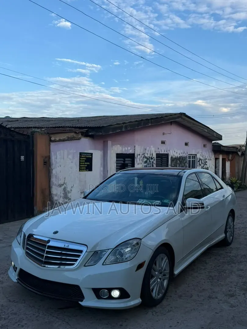 Mercedes-Benz E350 Base 4Matic Sedan AWD (3.5L 6cyl 7A) 2010 White
