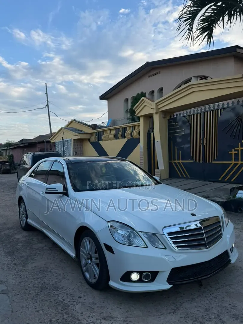 Mercedes-Benz E350 Base 4Matic Sedan AWD (3.5L 6cyl 7A) 2010 White