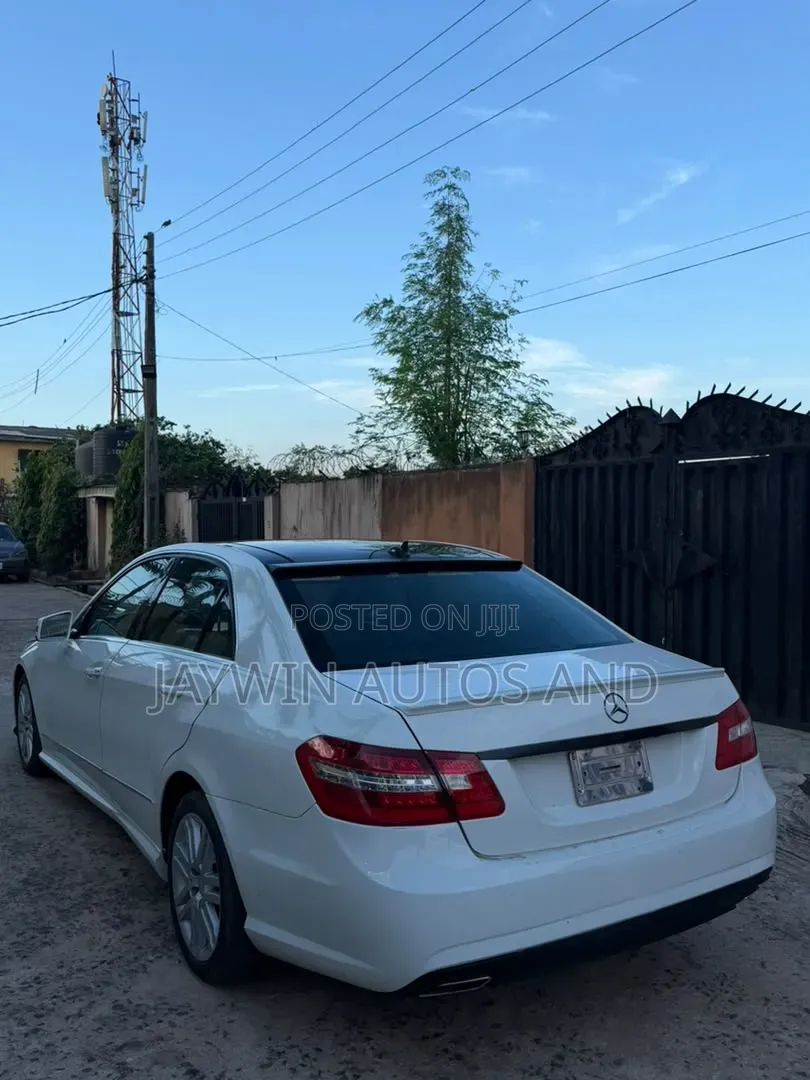 Mercedes-Benz E350 Base 4Matic Sedan AWD (3.5L 6cyl 7A) 2010 White
