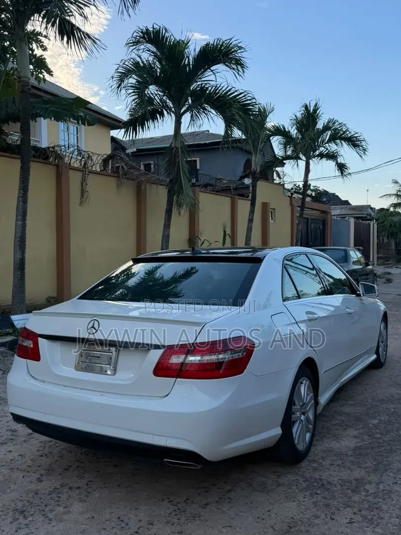 Mercedes-Benz E350 Base 4Matic Sedan AWD (3.5L 6cyl 7A) 2010 White