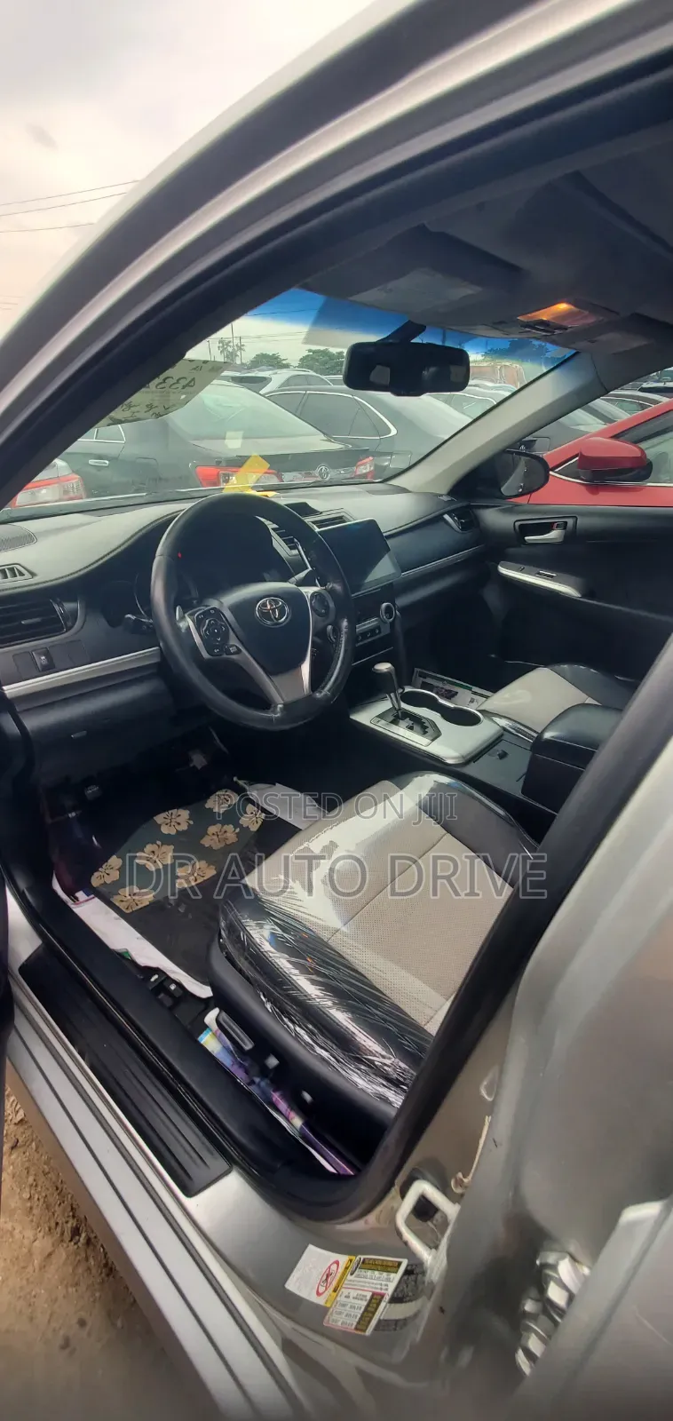 Toyota Camry SE 4dr Sedan (2.5L 4cyl 6A) 2013 Silver