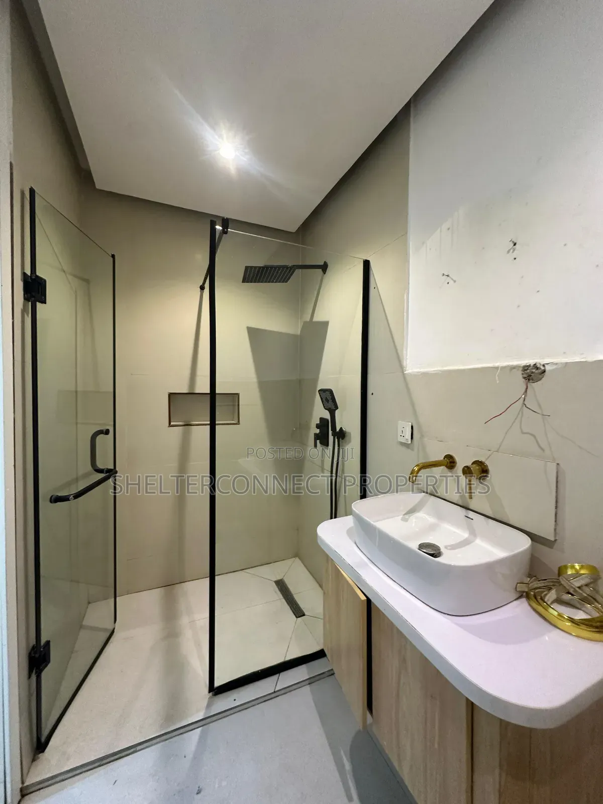2bdrm Apartment in Lekki Phase 1 for rent