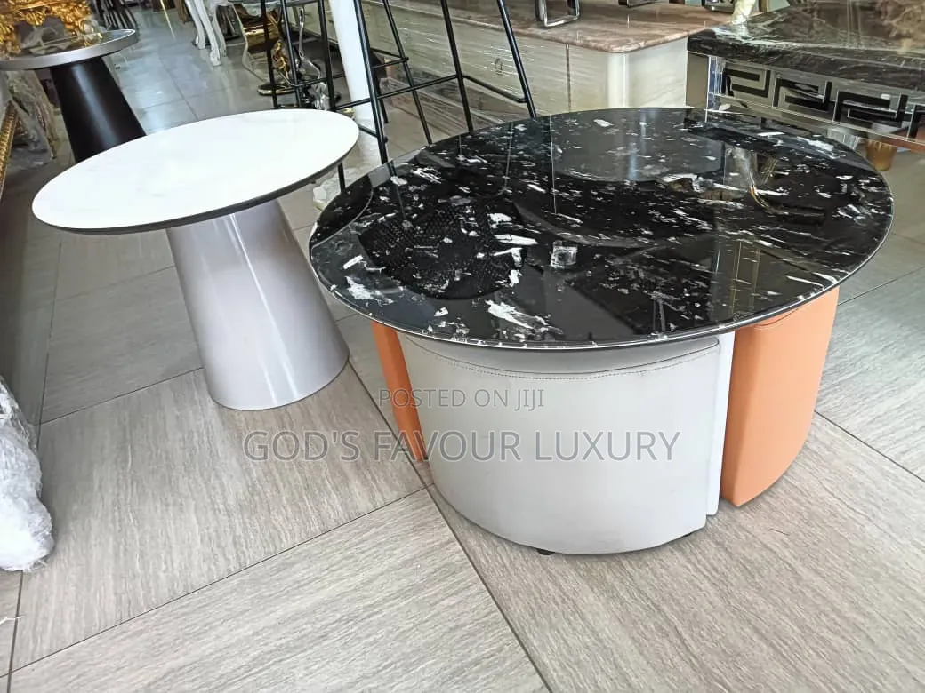 New Mordern Round Coffee Table+ Side Stool [4 Units of Sitting Stool]