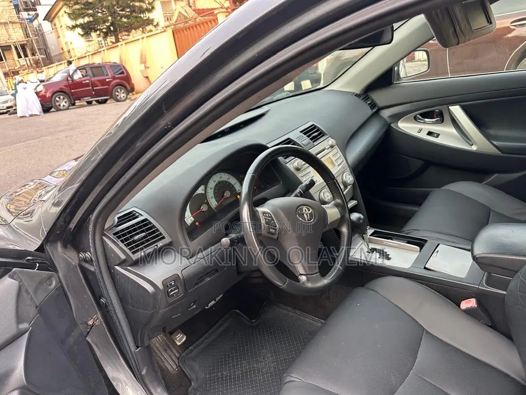 Toyota Camry SE 4dr Sedan (2.5L 4cyl 6AM) 2010 Gray