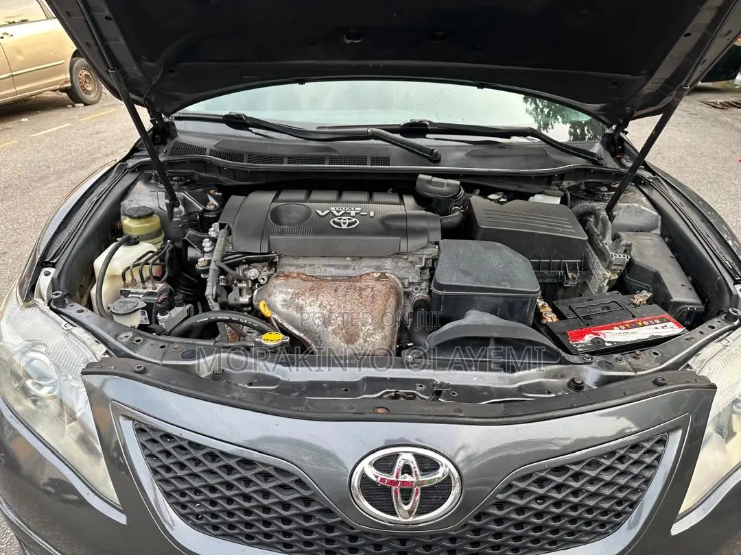 Toyota Camry SE 4dr Sedan (2.5L 4cyl 6AM) 2010 Gray