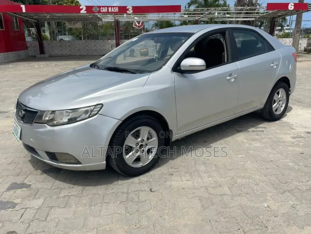 Kia Cerato 2011 Silver