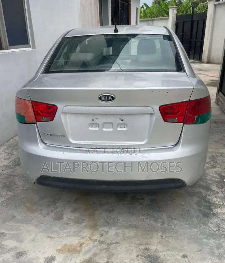 Kia Cerato 2011 Silver