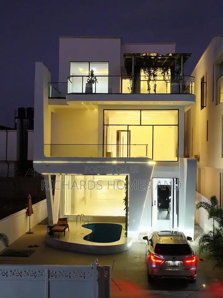 5bdrm Duplex in Chevron for sale