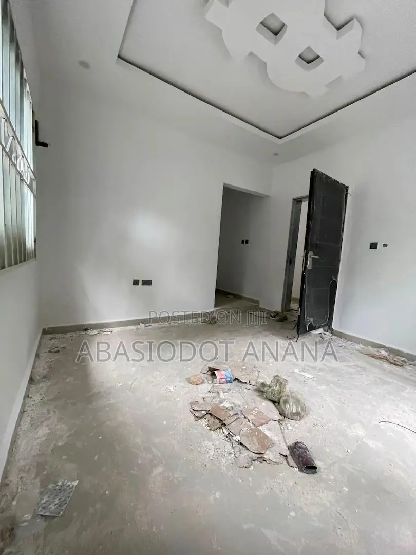 3bdrm Bungalow in Mbierebe John Linus, Uyo for rent