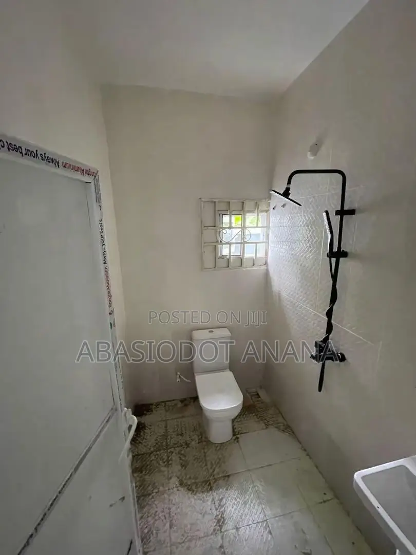 3bdrm Bungalow in Mbierebe John Linus, Uyo for rent