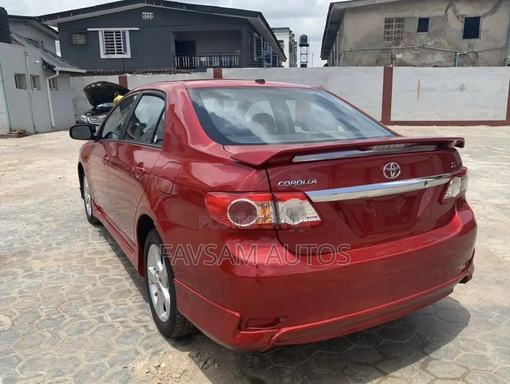 Toyota Corolla 2012 Burgundy