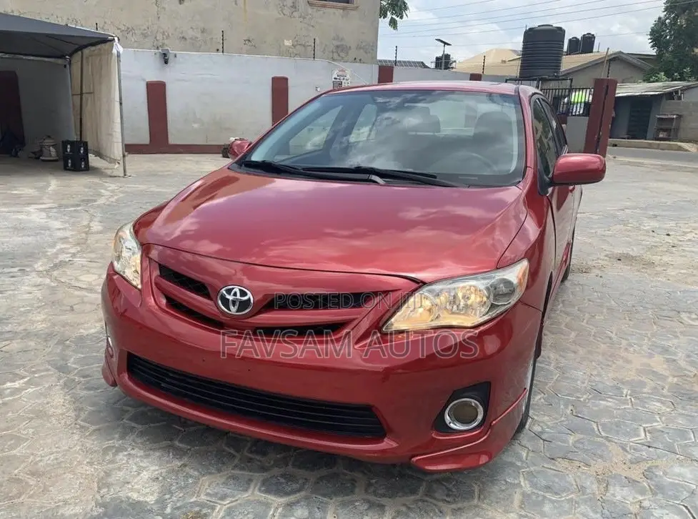 Toyota Corolla 2012 Burgundy
