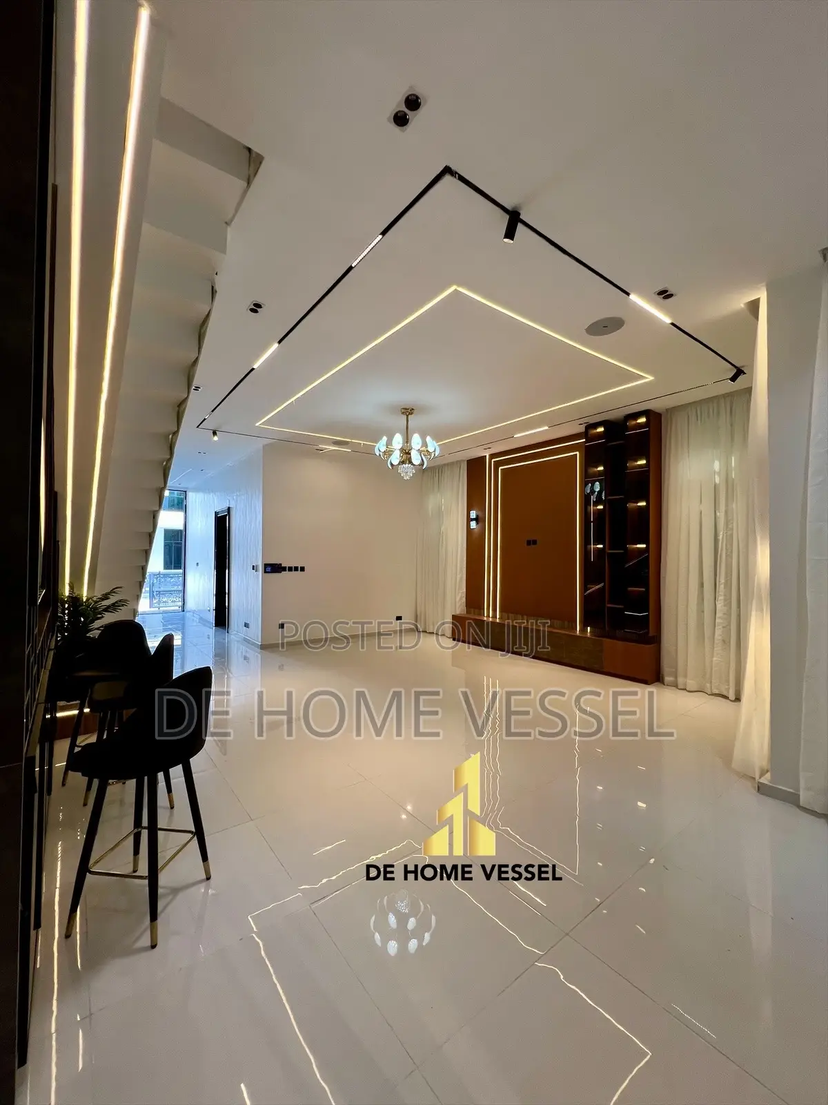 5bdrm Duplex in Chevron for sale
