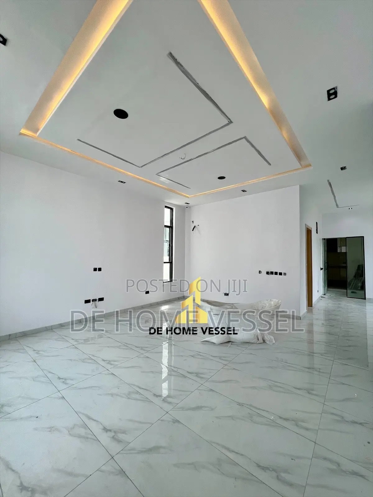 5bdrm Duplex in Chevron for sale
