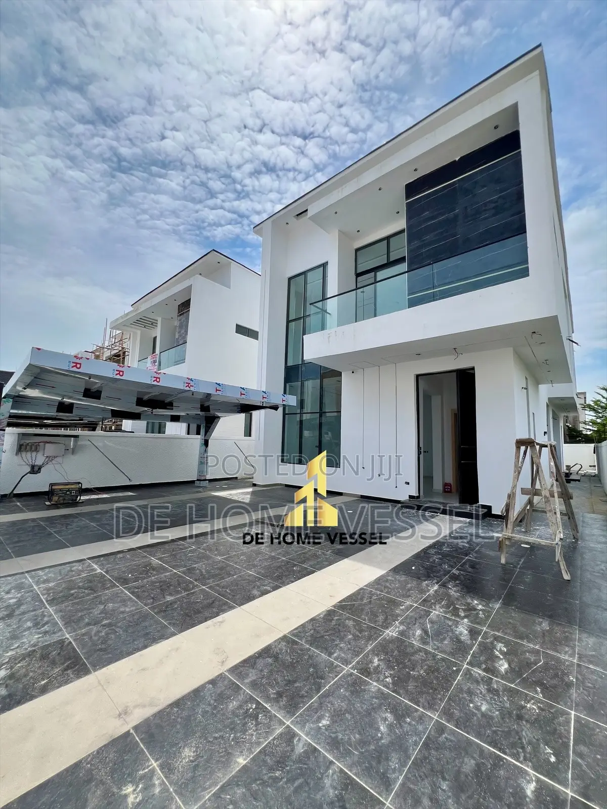 5bdrm Duplex in Chevron for sale