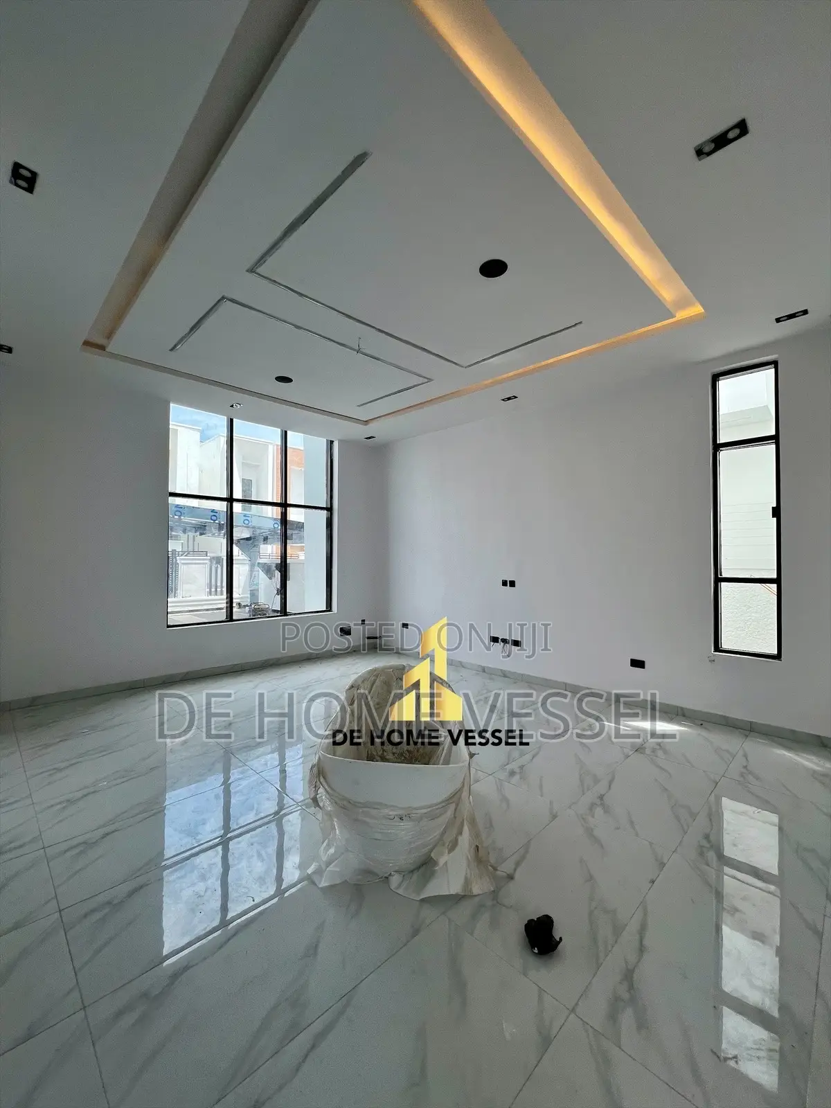5bdrm Duplex in Chevron for sale