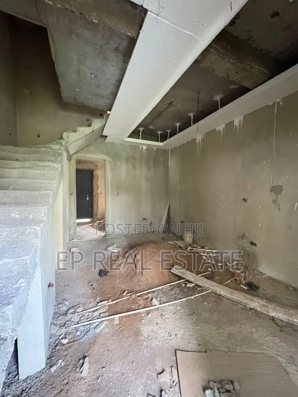 4bdrm Duplex in Wuse for sale