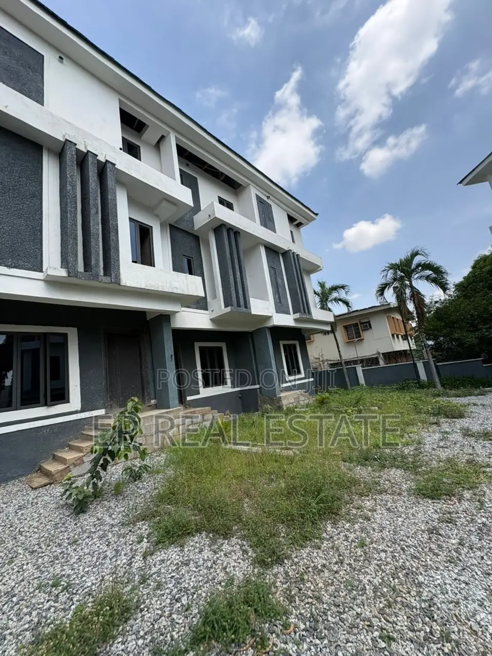 4bdrm Duplex in Wuse for sale