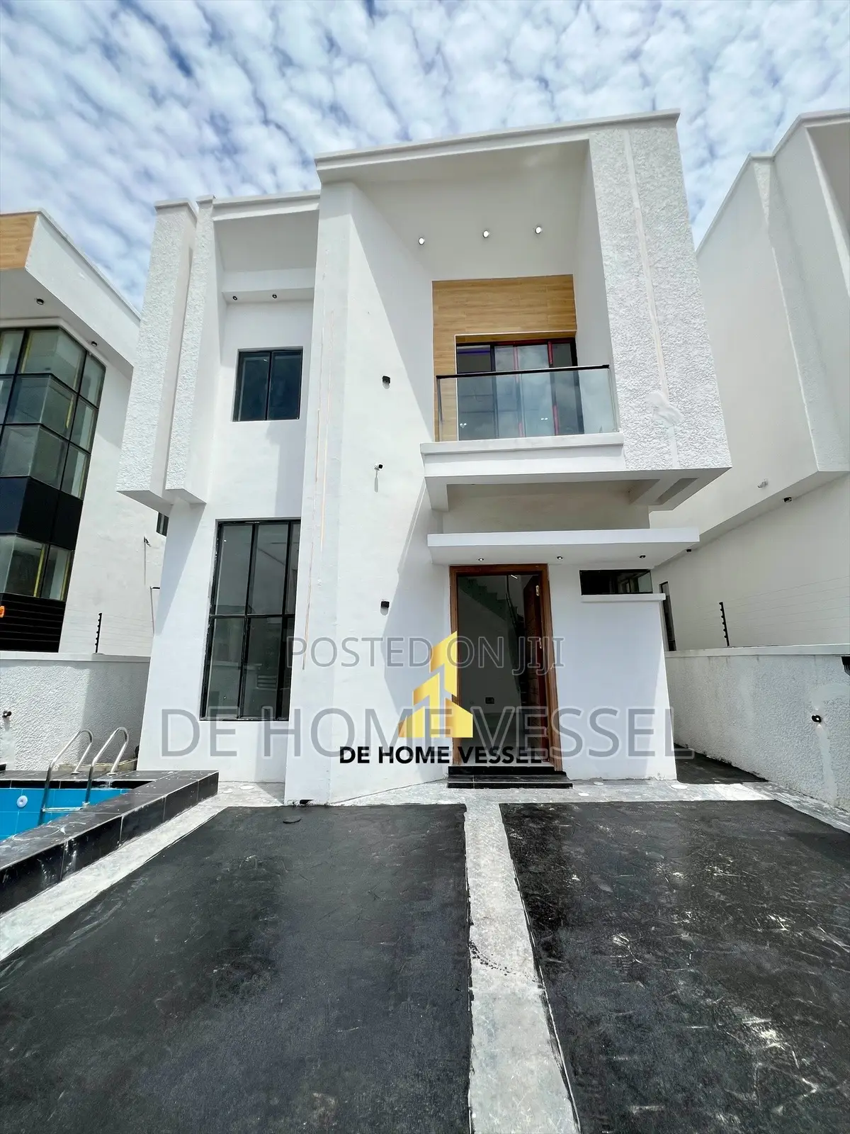 5bdrm Duplex in Chevron for sale