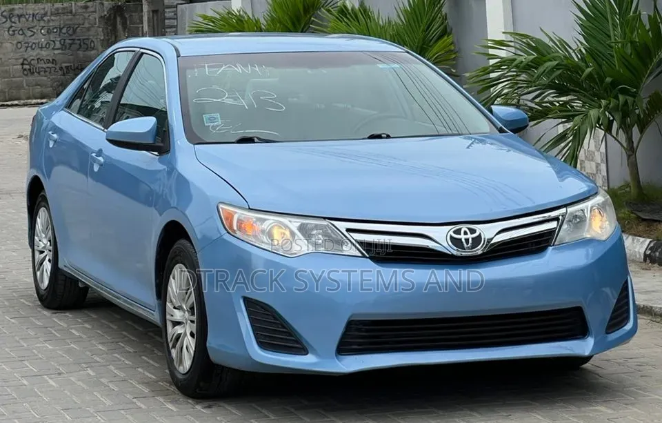 Toyota Camry LE 4dr Sedan (2.5L 4cyl 6A) 2013 Blue