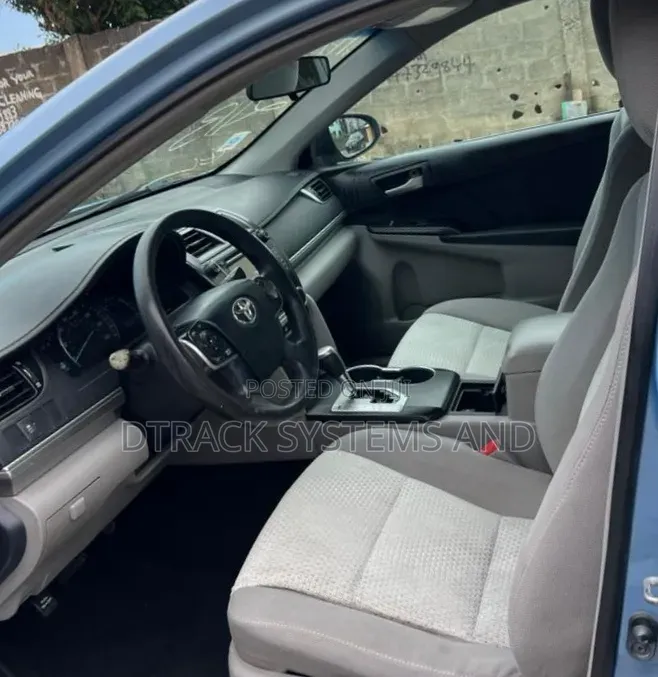 Toyota Camry LE 4dr Sedan (2.5L 4cyl 6A) 2013 Blue