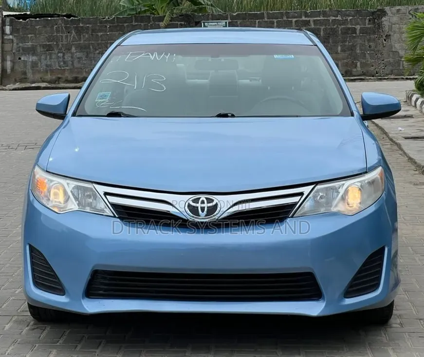 Toyota Camry LE 4dr Sedan (2.5L 4cyl 6A) 2013 Blue