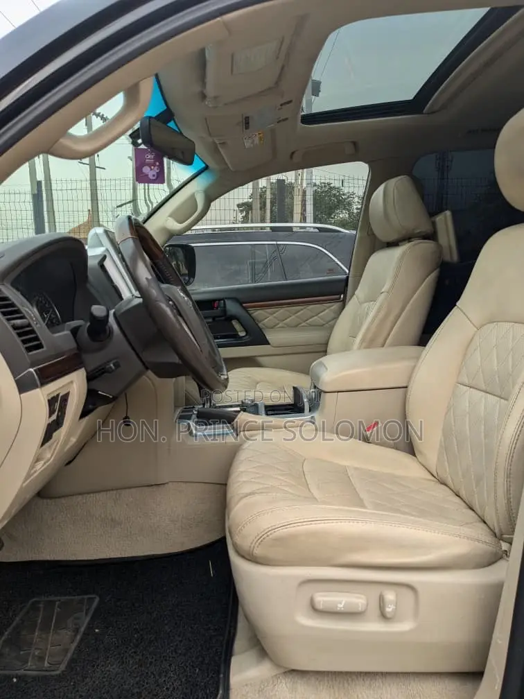 Toyota Land Cruiser 5.7 V8 VXR 2019 Black