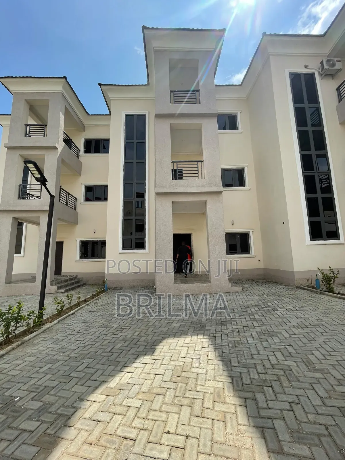 4bdrm Duplex in Life Camp for sale