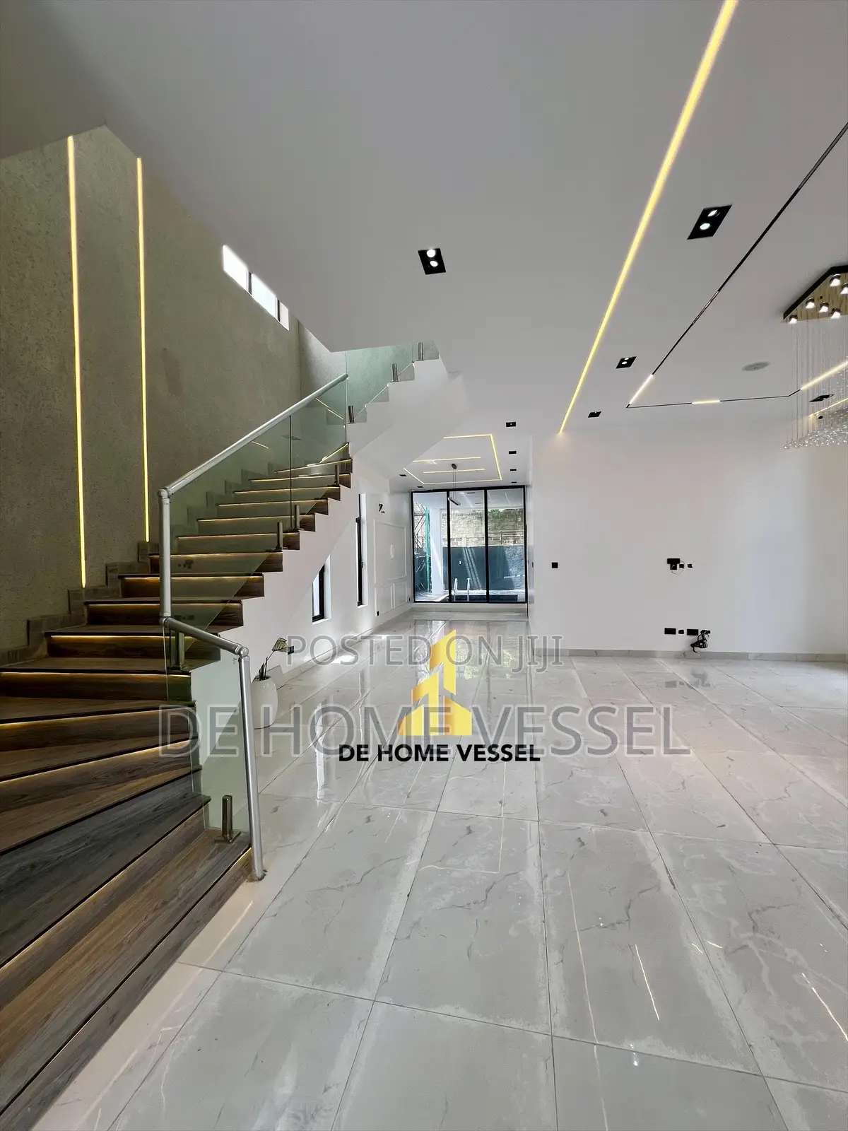 4bdrm Duplex in Chevron for sale
