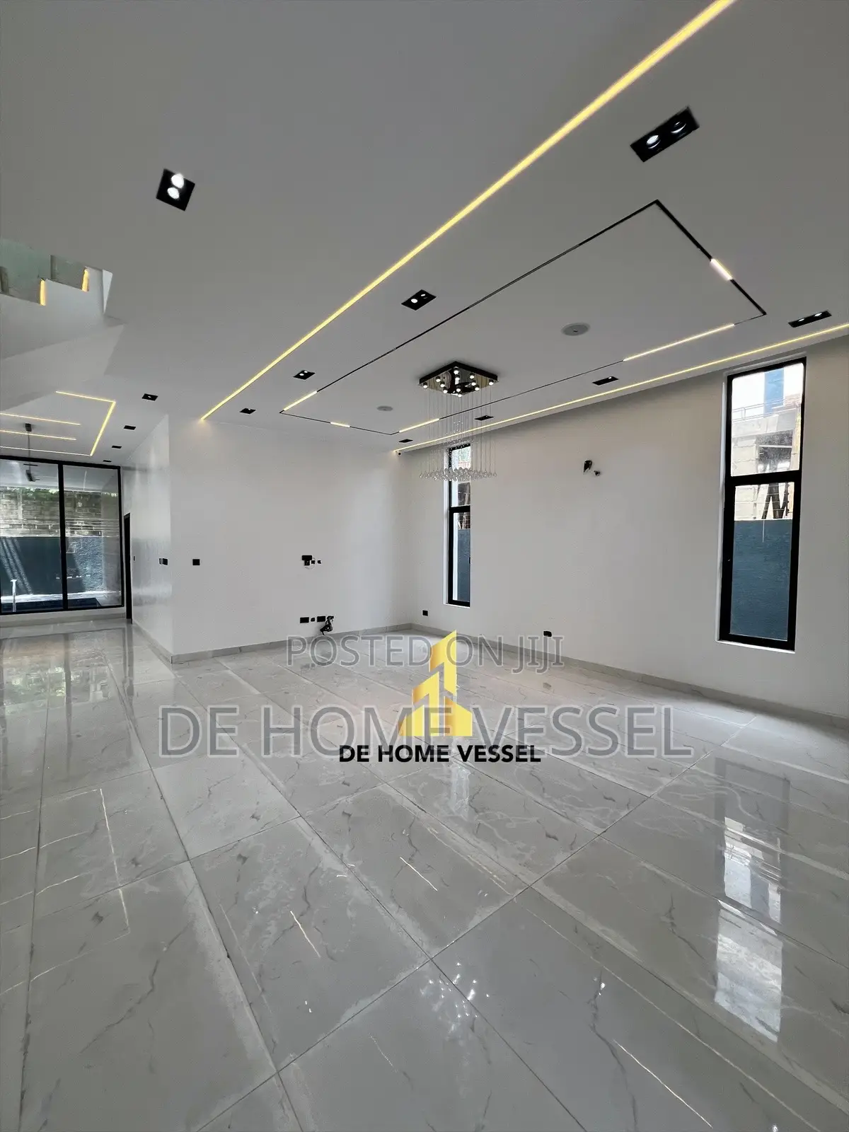 4bdrm Duplex in Chevron for sale