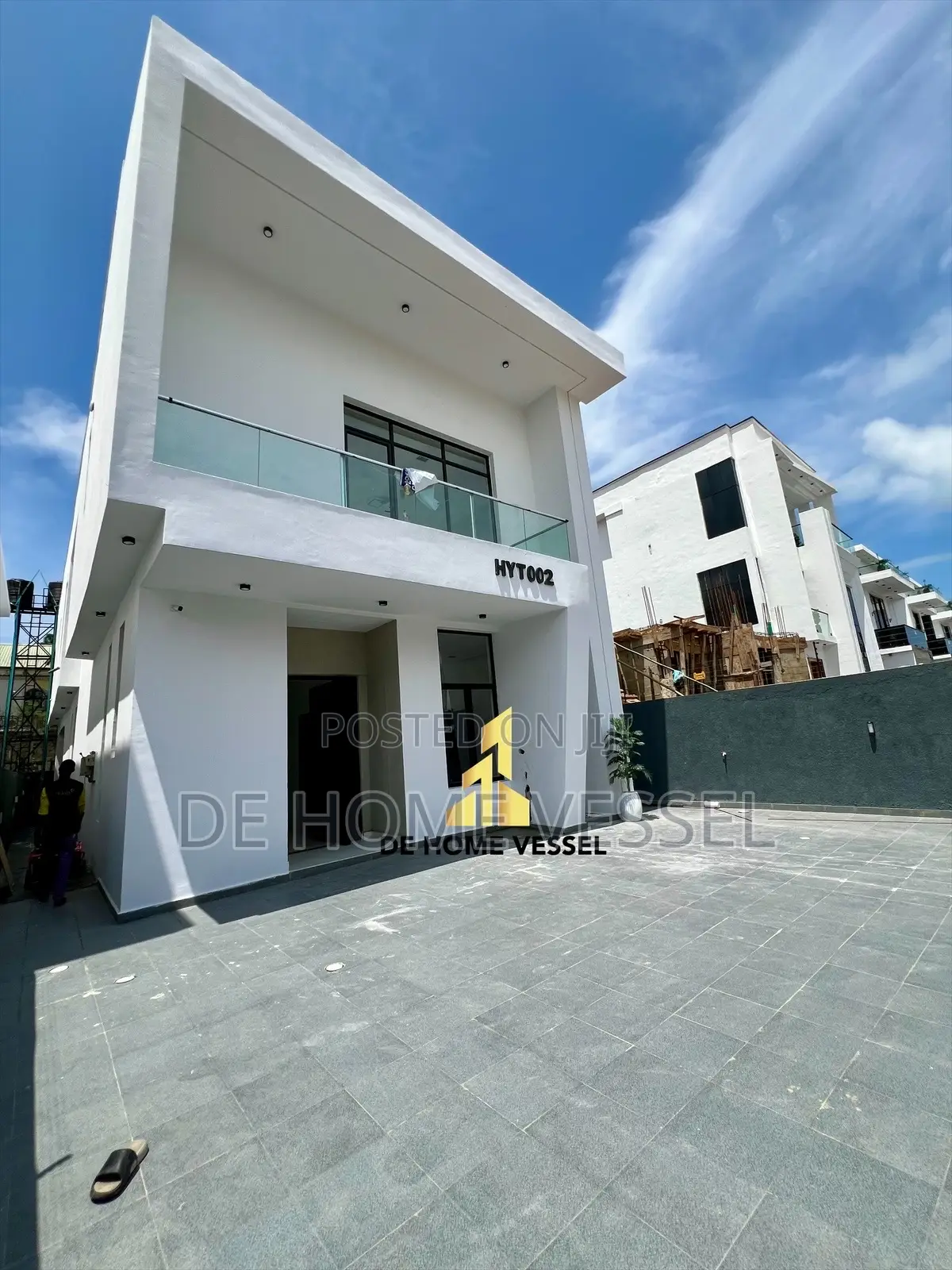 4bdrm Duplex in Chevron for sale
