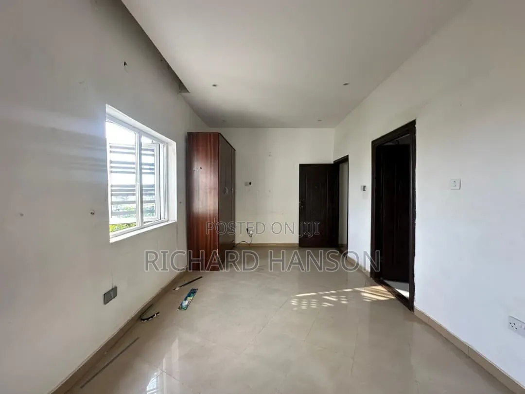 3bdrm Apartment in Eleganza, VGC / Ajah for rent